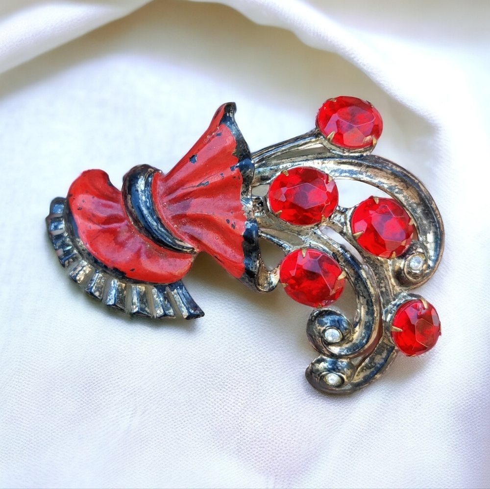 Vintage 1930s art deco enameled red  brooch
